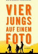 Vier Jungs auf einem Foto